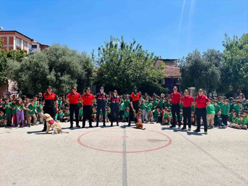 Aydın’da Jandarma Ekipleri İlkokul Öğrencileriyle Bir Araya Geldi